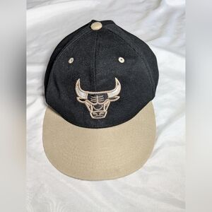 Black‎ And Gold Chicago Bulls Snapback Hat